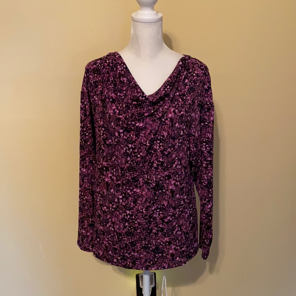 Tahari top